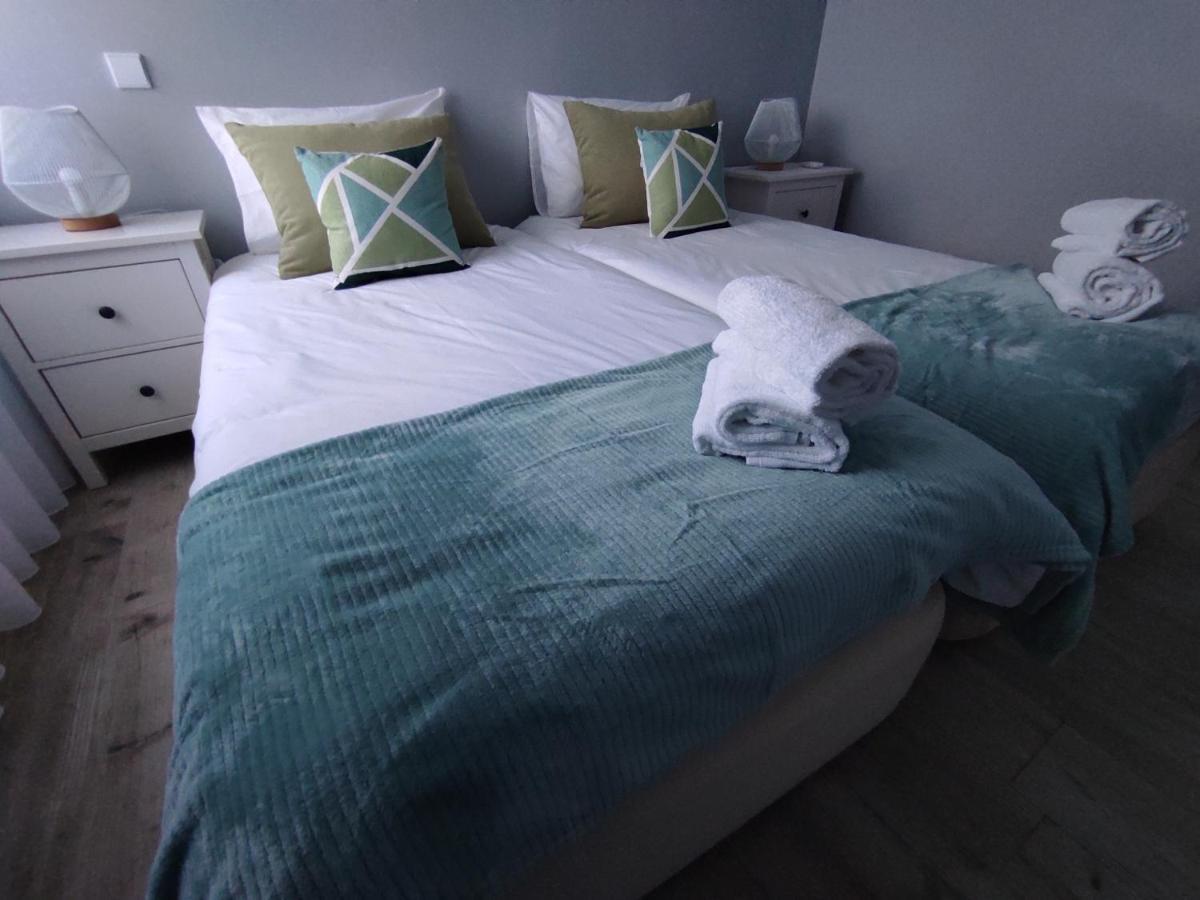 Beachfront Apartment Nazare Bagian luar foto